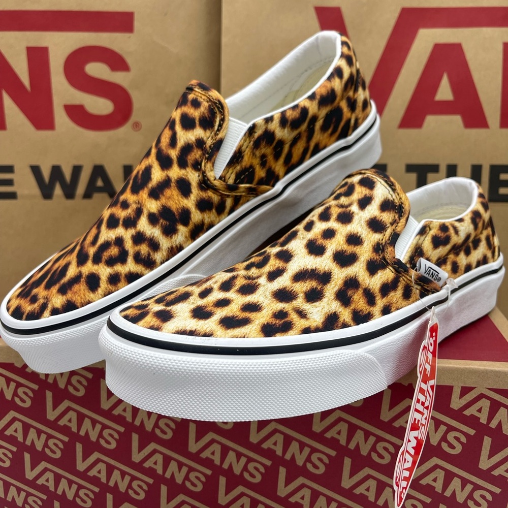 Vans WMNS Leopard Print Women's Slip-On Shoes Classic Slip-On (Leopard) Black/Tr - Picture 4 of 16